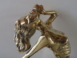 sculpture-femme-laiton-buste