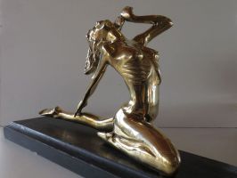 sculpture-femme-laiton_03