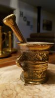 mortier-pilon-en-bronze