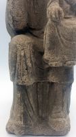 tres-ancienne-pierre-taillee